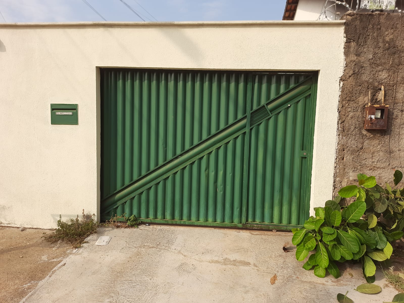 ALUGO CASA COM 2 QUARTOS - SETOR SANTA RITA - GOINIA