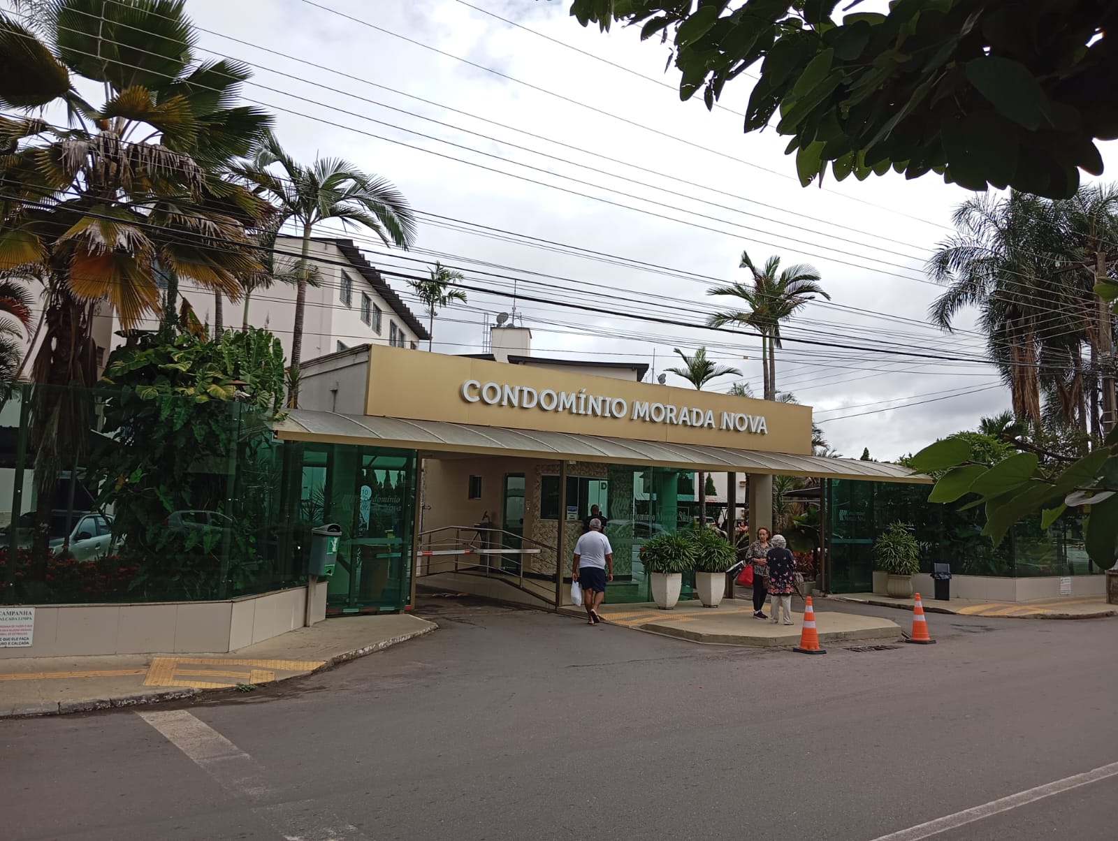 VENDO APARTAMENTO 03 QUARTOS REPLETO DE ARMRIOS - CONJUNTO MORADA NOVA - GOINIA-GO